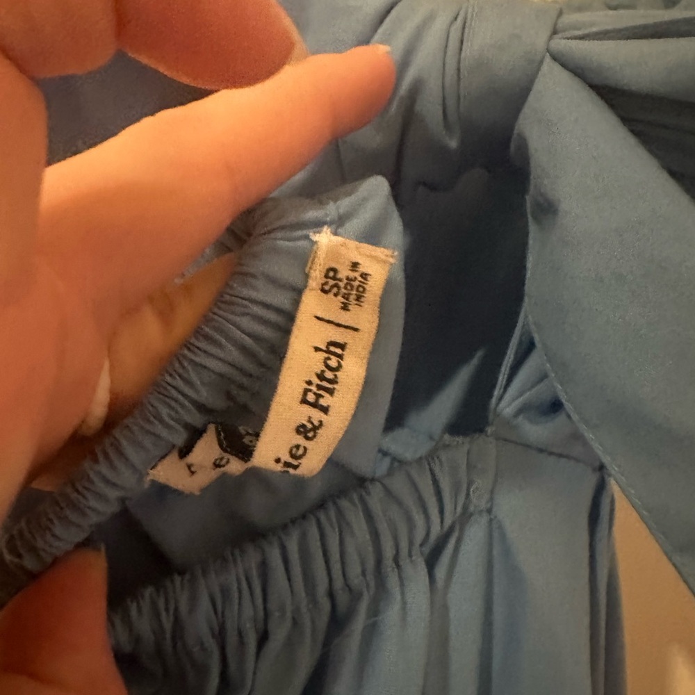 Abercrombie & Fitch Tiered Bow Back Ruffle
Poplin Maxi Dress — Coastal Blue - Picture 5 of 5